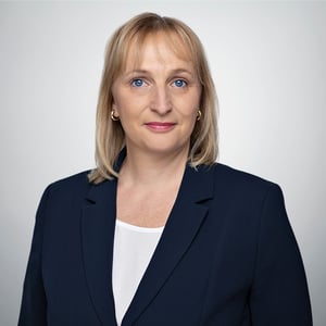 Portrait of Jana Kuck, member of the management team.
