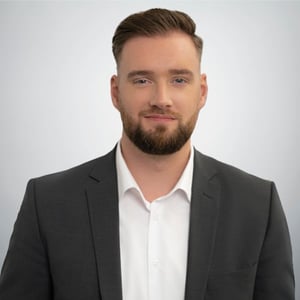 Portrait photo of Tobias Schwedhelm, contact person for Service Desk at DATAGROUP.