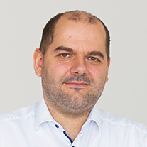 Portraitfoto von Francesco Caprio – Head of Department Software Engineering bei DATAGROUP in Ulm
